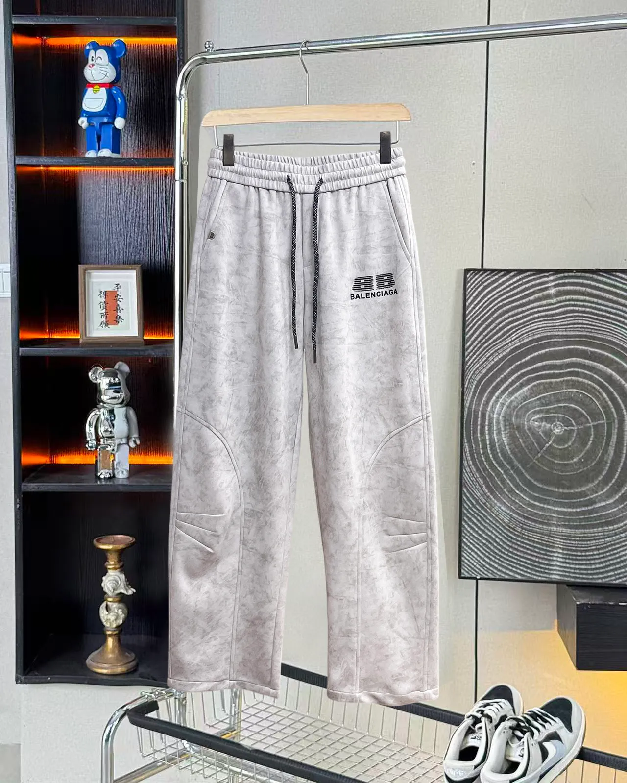 Balenciaga 🆕2026 Autumn and Winter New Arrival Casual Pants! The official website will be released simultaneously. Brand Classic LOGO casual pants, customized fabrics, excellent comfort and strong touch. Highly recognisable, perfect appearance and craftsmanship. Size:M-3XL